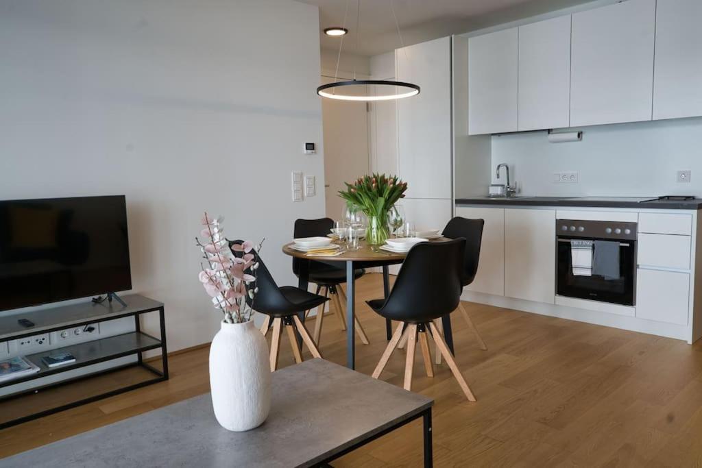 Modern Apartment Near Stadtpark Vienna Exterior photo